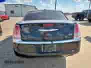 2012 Chrysler 300 Limited z VIN 2C3CCACG0CH289016, wystawiony jako Copart lot #85167745 z przebiegiem 186 046 mil mil oraz Czysty tytuł • Clean title. Historia ofert i sprzedaży dostępna na DreamBid. Obrazek 6.