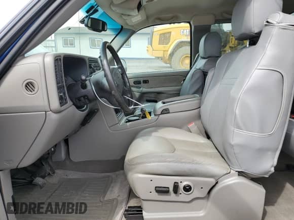 2003 Chevrolet Silverado 2500HD LT z VIN 1GCHK29183E344834, wystawiony jako Copart lot #67523835 z przebiegiem 187 456 mil mil oraz Szkoda całkowita • Salvage title. Historia ofert i sprzedaży dostępna na DreamBid. Obrazek 7.