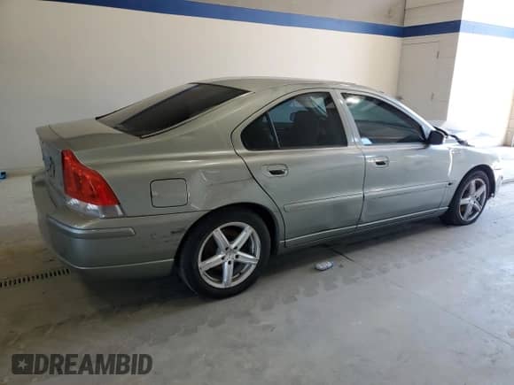 2006 Volvo S60 2.5L Turbo с VIN YV1RS592762549477, выставлен на аукционе Copart как лот 71840525 с пробегом 261 398 миль миль и Списание • Salvage title. История ставок и продаж доступна на DreamBid. Изображение 3.