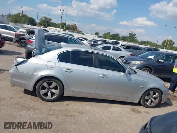 2007 BMW 5 Series 525i с VIN WBANE53577CY05320, выставлен на аукционе IAAI как лот 43351091 с пробегом 182 420 миль миль и . История ставок и продаж доступна на DreamBid. Изображение 13.