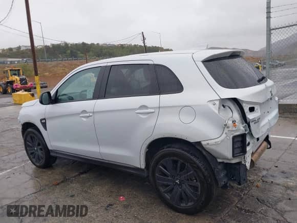 2023 Mitsubishi Outlander ES z VIN JA4ARUAU9PU014995, wystawiony jako IAAI lot #41550250 z przebiegiem 34 388 mil mil oraz . Historia ofert i sprzedaży dostępna na DreamBid. Obrazek 15.