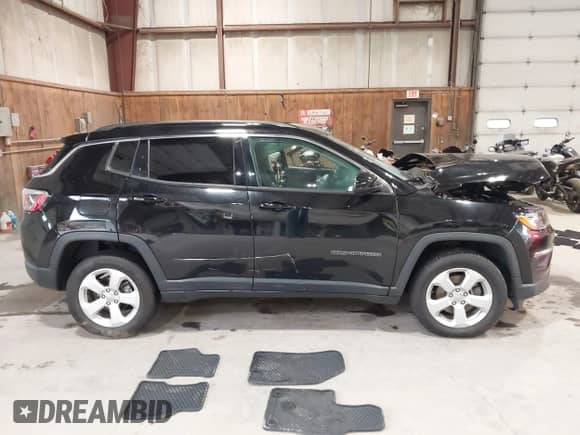 2019 Jeep Compass Latitude z VIN 3C4NJDBB9KT690507, wystawiony jako IAAI lot #43303949 z przebiegiem 90 006 mil mil oraz . Historia ofert i sprzedaży dostępna na DreamBid. Obrazek 13.
