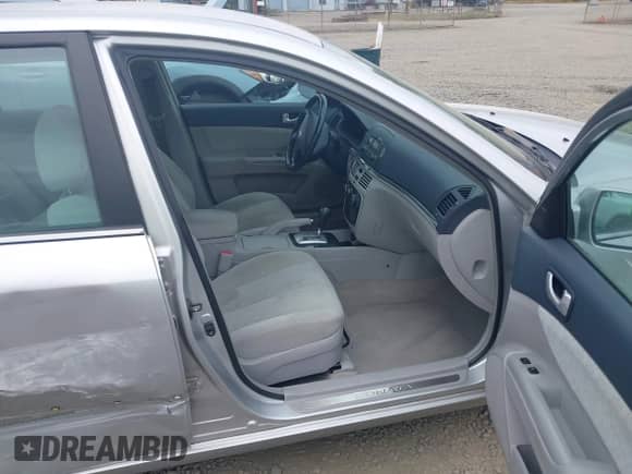 2006 Hyundai Sonata GLS z VIN 5NPEU46F16H037115, wystawiony jako IAAI lot #42852552 z przebiegiem 95 173 mil mil oraz . Historia ofert i sprzedaży dostępna na DreamBid. Obrazek 5.