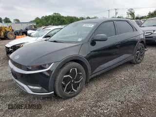 2022 Hyundai Ioniq 5 SE с VIN KM8KMDAF0NU100733, выставлен на аукционе Copart как лот 56556245 с пробегом 104 877 миль миль и Списание • Salvage title. История ставок и продаж доступна на DreamBid. Изображение 1.