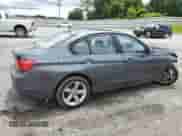 2015 BMW 3 Series 328i xDrive с VIN WBA3B5C51FF963164, выставлен на аукционе Copart как лот 63564395 с пробегом 160 297 миль миль и Списание • Salvage title. История ставок и продаж доступна на DreamBid. Изображение 3.