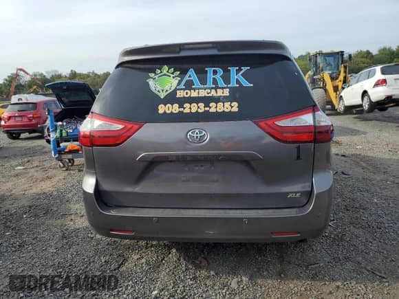 2017 Toyota Sienna XLE z VIN 5TDYZ3DCXHS778099, wystawiony jako Copart lot #82123545 z przebiegiem 194 083 mil mil oraz Szkoda całkowita • Salvage title. Historia ofert i sprzedaży dostępna na DreamBid. Obrazek 6.