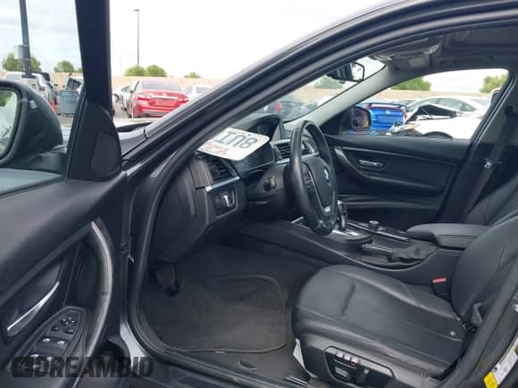 2015 BMW 3 Series 328i z VIN WBA3C1C51FK123138, wystawiony jako IAAI lot #43260210 z przebiegiem 128 848 mil mil oraz . Historia ofert i sprzedaży dostępna na DreamBid. Obrazek 5.