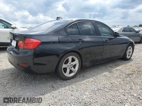 2013 BMW 3 Series 328i xDrive with VIN WBA3B3C59DF542391, listed as a Copart auction lot 58920355 with 125,458 mi miles and Non repairable. Bid and sale history available at DreamBid. Image 3.