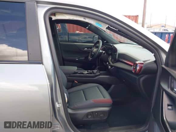 2025 Chevrolet Equinox FWD RS z VIN 3GNAXLEG7SL210194, wystawiony jako IAAI lot #42597446 z przebiegiem 10 519 mil mil oraz . Historia ofert i sprzedaży dostępna na DreamBid. Obrazek 5.