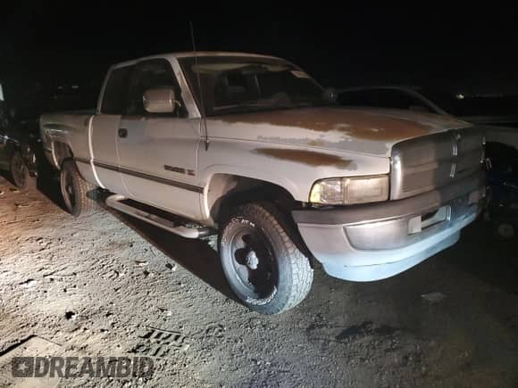1996 Dodge 1500 with VIN 3B7HF13Y7TG127854, listed as a Copart auction lot 83703544 with 197,430 mi miles and Salvage title. Bid and sale history available at DreamBid. Image 4.