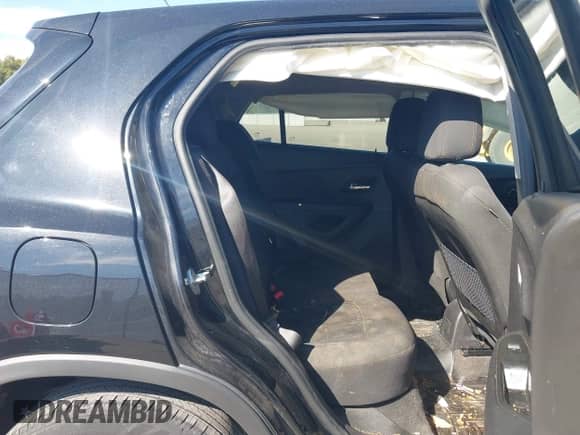 2019 Chevrolet Trax LS z VIN 3GNCJKSB8KL345486, wystawiony jako IAAI lot #43363196 z przebiegiem 130 103 mil mil oraz . Historia ofert i sprzedaży dostępna na DreamBid. Obrazek 8.