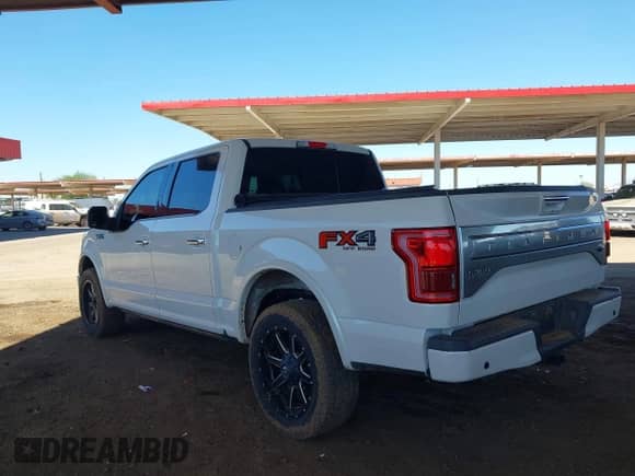 2015 Ford F-150 XLT z VIN 1FTEW1EF9FFB70404, wystawiony jako IAAI lot #43357225 z przebiegiem 109 200 mil mil oraz . Historia ofert i sprzedaży dostępna na DreamBid. Obrazek 16.