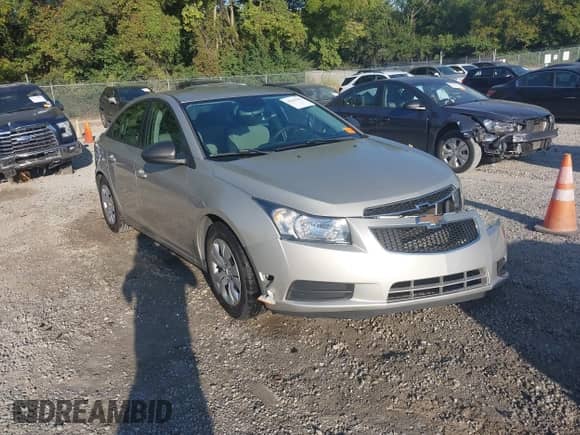 2014 Chevrolet Cruze LS с VIN 1G1PA5SH9E7429530, выставлен на аукционе IAAI как лот 43163104 с пробегом 83 618 миль миль и . История ставок и продаж доступна на DreamBid. Изображение 1.