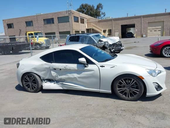 2014 Scion FR-S z VIN JF1ZNAA12E8707315, wystawiony jako IAAI lot #42087736 z przebiegiem 88 157 mil mil oraz . Historia ofert i sprzedaży dostępna na DreamBid. Obrazek 13.