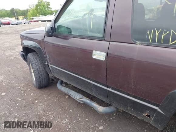 1996 Chevrolet Tahoe с VIN 3GNEK18R1TG132071, выставлен на аукционе IAAI как лот 42397004 с пробегом 127 126 миль миль и . История ставок и продаж доступна на DreamBid. Изображение 6.
