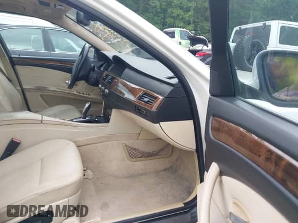 2010 BMW 5 Series 535i с VIN WBANW1C59AC167472, выставлен на аукционе IAAI как лот 42644186 с пробегом Не указан миль и . История ставок и продаж доступна на DreamBid. Изображение 5.