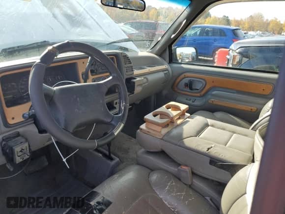1995 GMC Sierra 1500 z VIN 1GDEK19K0SE515897, wystawiony jako Copart lot #82008445 z przebiegiem 169 972 mil mil oraz Szkoda całkowita • Salvage title. Historia ofert i sprzedaży dostępna na DreamBid. Obrazek 8.