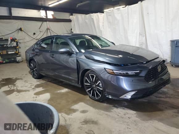 2025 Honda Accord Touring с VIN 1HGCY2F87SA058751, выставлен на аукционе Copart как лот 65251635 с пробегом 614 миль миль и Списание • Salvage title. История ставок и продаж доступна на DreamBid. Изображение 4.