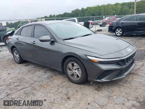 2024 Hyundai Elantra SE z VIN KMHLL4DG0RU722587, wystawiony jako IAAI lot #43050603 z przebiegiem 48 770 mil mil oraz . Historia ofert i sprzedaży dostępna na DreamBid. Obrazek 1.