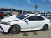 2023 Toyota Camry SE z VIN 4T1G11AK8PU756448, wystawiony jako IAAI lot #43051703 z przebiegiem 27 035 mil mil oraz . Historia ofert i sprzedaży dostępna na DreamBid. Obrazek 14.