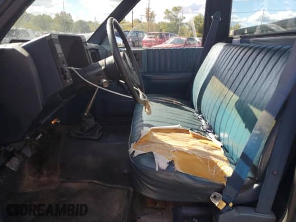 1988 Chevrolet S-10 с VIN 1GCBS14EXJ2211002, выставлен на аукционе Copart как лот 86115435 с пробегом 221 077 миль миль и На запчасти • Non repairable. История ставок и продаж доступна на DreamBid. Изображение 7.