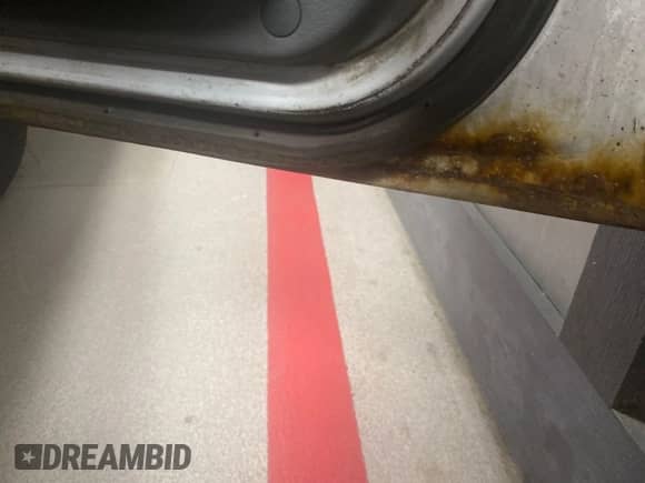 2013 Ford Econoline Cargo Commercial z VIN 1FTNS1EW0DDA17592, wystawiony jako IAAI lot #43589759 z przebiegiem 93 410 mil mil oraz . Historia ofert i sprzedaży dostępna na DreamBid. Obrazek 13.