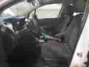 2017 Chevrolet Trax LS z VIN KL7CJKSB9HB172898, wystawiony jako Copart lot #71839855 z przebiegiem 158 577 mil mil oraz Czysty tytuł • Clean title. Historia ofert i sprzedaży dostępna na DreamBid. Obrazek 7.