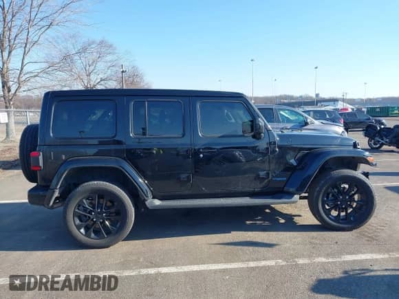 2021 Jeep Wrangler Unlimited Sahara z VIN 1C4JJXP62MW826470, wystawiony jako IAAI lot #41651709 z przebiegiem 44 677 mil mil oraz . Historia ofert i sprzedaży dostępna na DreamBid. Obrazek 13.