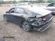 2025 Hyundai Elantra SEL Sport с VIN KMHLM4DG6SU928435, выставлен на аукционе IAAI как лот 43274661 с пробегом 5 619 миль миль и . История ставок и продаж доступна на DreamBid. Изображение 3.