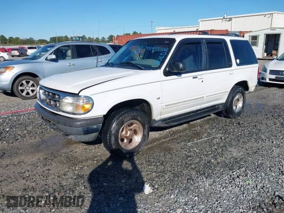 1998 Ford Explorer XLT с VIN 1FMZU32P3WZA91658, выставлен на аукционе IAAI как лот 43497382 с пробегом 259 687 миль миль и . История ставок и продаж доступна на DreamBid. Изображение 2.