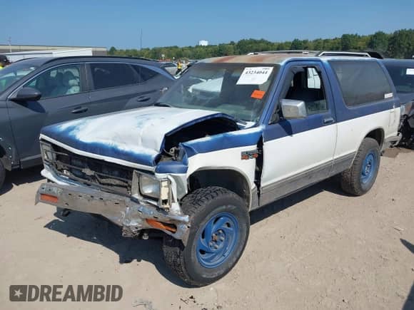 1989 Chevrolet Blazer with VIN 1GNCT18Z2K0158198, listed as a IAAI auction lot 43234044 with 218,802 mi miles and . Bid and sale history available at DreamBid. Image 17.