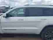 2018 Jeep Grand Cherokee Laredo z VIN 1C4RJEAG8JC513624, wystawiony jako IAAI lot #42581587 z przebiegiem 89 216 mil mil oraz . Historia ofert i sprzedaży dostępna na DreamBid. Obrazek 14.