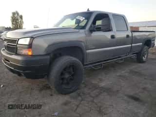 2006 Chevrolet Silverado 3500 SRW LT с VIN 1GCHK33296F137200, выставлен на аукционе Copart как лот 85065784 с пробегом 302 668 миль миль и Списание • Salvage title. История ставок и продаж доступна на DreamBid. Изображение 1.
