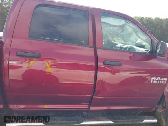 2018 Ram 1500 Express z VIN 1C6RR6KG9JS292660, wystawiony jako IAAI lot #42440516 z przebiegiem 51 182 mil mil oraz . Historia ofert i sprzedaży dostępna na DreamBid. Obrazek 13.