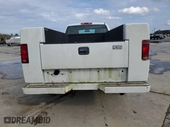2011 Chevrolet Silverado 2500HD Work Truck with VIN 1GB2CVCG8BZ252894, listed as a Copart auction lot 84492154 with 182,939 mi miles and Clean title. Bid and sale history available at DreamBid. Image 6.
