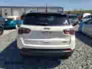 2018 Jeep Compass Latitude z VIN 3C4NJDBB9JT246350, wystawiony jako Copart lot #54673315 z przebiegiem 91 053 mil mil oraz Szkoda całkowita • Salvage title. Historia ofert i sprzedaży dostępna na DreamBid. Obrazek 6.