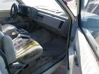 1992 Chevrolet Blazer с VIN 1GNEK18KXNJ324089, выставлен на аукционе IAAI как лот 43531256 с пробегом 208 980 миль миль и . История ставок и продаж доступна на DreamBid. Изображение 5.
