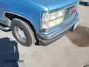 1996 GMC Sierra 1500 z VIN 2GTEC19M9T1527701, wystawiony jako IAAI lot #43289683 z przebiegiem 297 195 mil mil oraz . Historia ofert i sprzedaży dostępna na DreamBid. Obrazek 6.