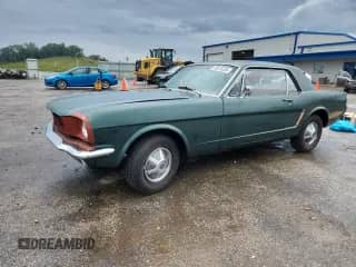 1965 Ford Mustang z VIN 5F07F167303, wystawiony jako Copart lot #70818735 z przebiegiem 71 562 mil mil oraz Czysty tytuł • Clean title. Historia ofert i sprzedaży dostępna na DreamBid. Obrazek 1.