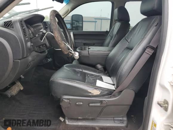 2013 Chevrolet Silverado 2500HD LT z VIN 1GC1KXC86DF113852, wystawiony jako Copart lot #56238565 z przebiegiem Nie podano mil oraz Szkoda całkowita • Salvage title. Historia ofert i sprzedaży dostępna na DreamBid. Obrazek 7.