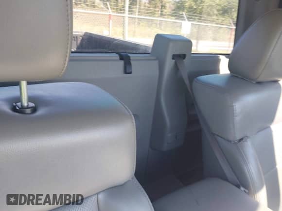 2007 Ford F-150 XL z VIN 1FTRF12247NA82046, wystawiony jako IAAI lot #43514321 z przebiegiem 114 469 mil mil oraz . Historia ofert i sprzedaży dostępna na DreamBid. Obrazek 8.