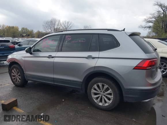 2020 Volkswagen Tiguan S с VIN 3VV1B7AX3LM127590, выставлен на аукционе IAAI как лот 40852532 с пробегом 62 465 миль миль и . История ставок и продаж доступна на DreamBid. Изображение 14.