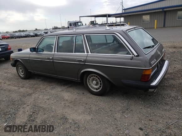 1983 Mercedes-Benz 300 с VIN WDBAB93A9DN015451, выставлен на аукционе Copart как лот 89687955 с пробегом 206 129 миль миль и Чистый • Clean title. История ставок и продаж доступна на DreamBid. Изображение 2.