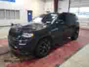 2015 Jeep Grand Cherokee SRT z VIN 1C4RJFDJ0FC611809, wystawiony jako Copart lot #43144995 z przebiegiem 118 908 mil mil oraz Szkoda całkowita • Salvage title. Historia ofert i sprzedaży dostępna na DreamBid. Obrazek 1.