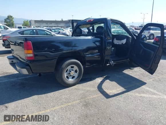 2000 Chevrolet Silverado 1500 LS with VIN 1GCEC14W7YZ147831, listed as a IAAI auction lot 42386307 with Not provided miles and . Bid and sale history available at DreamBid. Image 4.