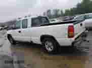 2001 GMC Sierra 1500 SLE z VIN 2GTEC19V011379010, wystawiony jako Copart lot #58369355 z przebiegiem 311 491 mil mil oraz Szkoda całkowita • Salvage title. Historia ofert i sprzedaży dostępna na DreamBid. Obrazek 2.