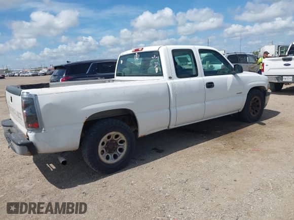 2000 Chevrolet Silverado 1500 LS with VIN 2GCEC19V3Y1322181, listed as a IAAI auction lot 42785199 with 281,272 mi miles and . Bid and sale history available at DreamBid. Image 4.