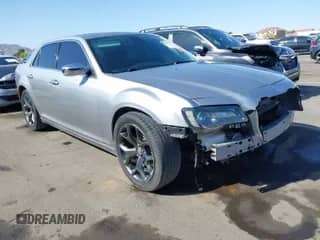 2018 Chrysler 300 Limited z VIN 2C3CCAKG1JH268982, wystawiony jako IAAI lot #41970047 z przebiegiem 44 812 mil mil oraz . Historia ofert i sprzedaży dostępna na DreamBid. Obrazek 1.