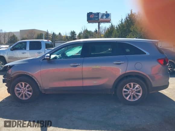 2020 Kia Sorento LX z VIN 5XYPGDA53LG612283, wystawiony jako IAAI lot #41724833 z przebiegiem 91 421 mil mil oraz . Historia ofert i sprzedaży dostępna na DreamBid. Obrazek 14.