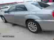 2013 Chrysler 300 C с VIN 2C3CCAEG2DH606373, выставлен на аукционе IAAI как лот 42533677 с пробегом 188 303 миль миль и . История ставок и продаж доступна на DreamBid. Изображение 14.